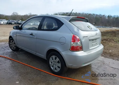 2009 Hyundai Accent Gs z USA, uszkodzony, nr VIN KMHCM36C59U132483